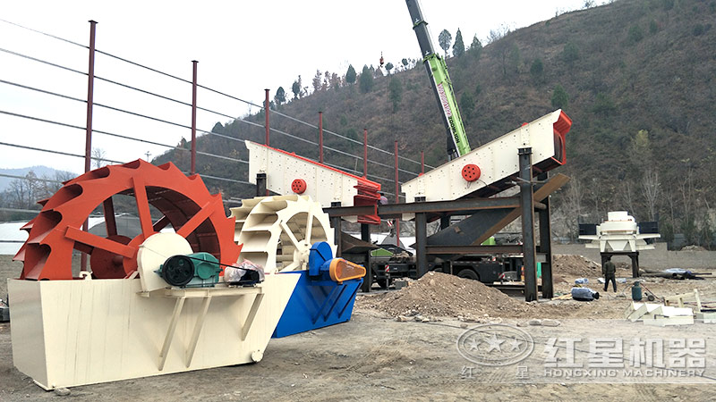 方案二配置現(xiàn)場(chǎng)：制砂機(jī)+洗砂機(jī)組合，費(fèi)用70萬(wàn)左右
